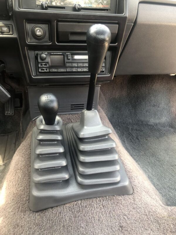 1993 Nissan Pickup 4x4 - Image 81