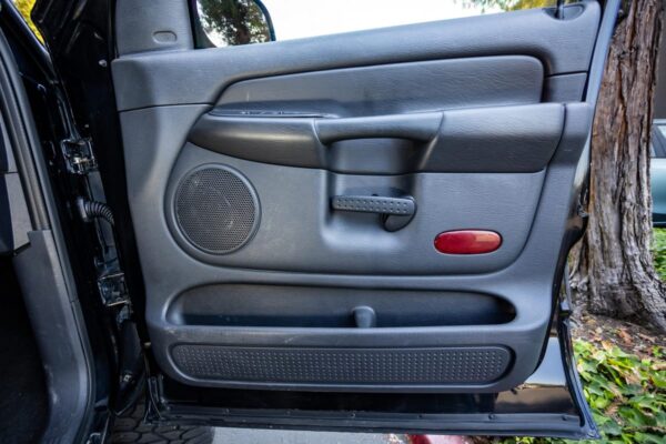 2005 Dodge Ram 2500 SLT 4x4  Watch 5.9-Liter Cummins Turbodiesel, 4WD, Some Modifications - Image 226