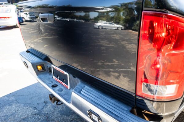 2005 Dodge Ram 2500 SLT 4x4  Watch 5.9-Liter Cummins Turbodiesel, 4WD, Some Modifications - Image 93