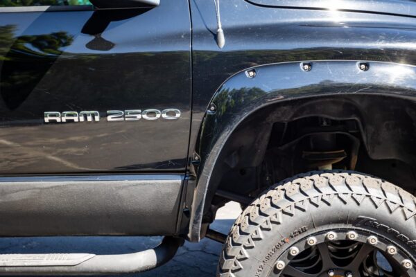 2005 Dodge Ram 2500 SLT 4x4  Watch 5.9-Liter Cummins Turbodiesel, 4WD, Some Modifications - Image 117