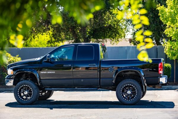 2005 Dodge Ram 2500 SLT 4x4  Watch 5.9-Liter Cummins Turbodiesel, 4WD, Some Modifications - Image 17