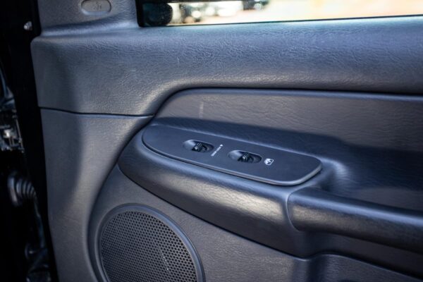 2005 Dodge Ram 2500 SLT 4x4  Watch 5.9-Liter Cummins Turbodiesel, 4WD, Some Modifications - Image 227