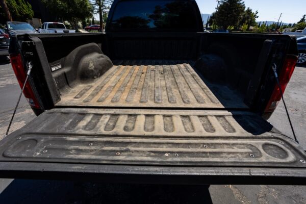 2005 Dodge Ram 2500 SLT 4x4  Watch 5.9-Liter Cummins Turbodiesel, 4WD, Some Modifications - Image 83