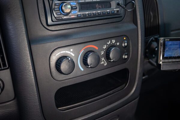 2005 Dodge Ram 2500 SLT 4x4  Watch 5.9-Liter Cummins Turbodiesel, 4WD, Some Modifications - Image 185
