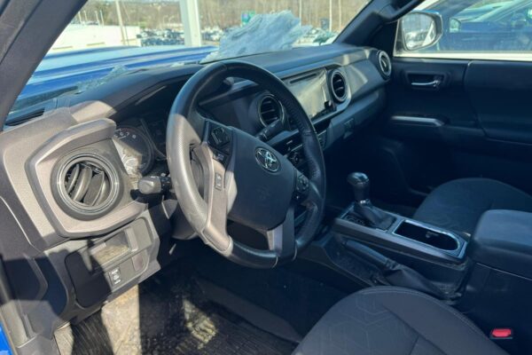 2017 Toyota Tacoma TRD Sport Access Cab 4x4 - Image 25