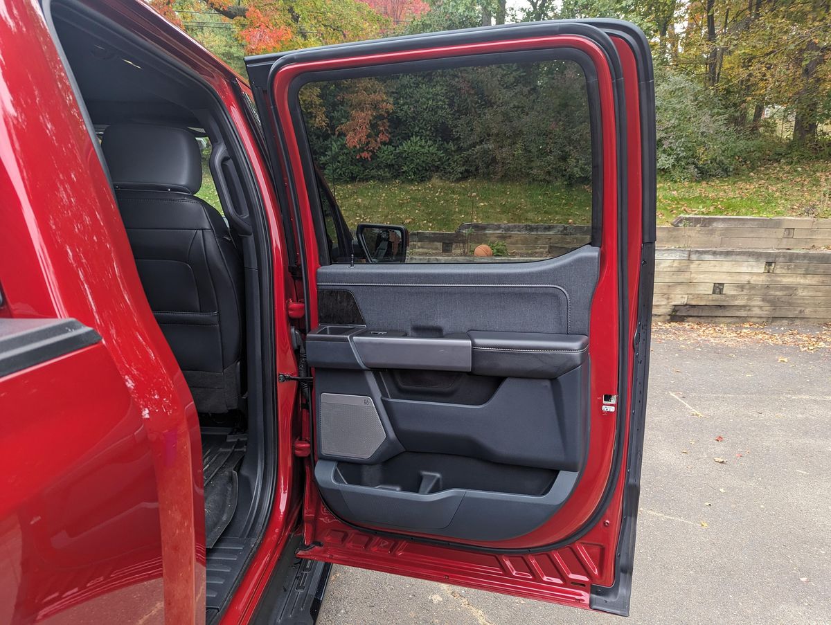 2022 Ford F-150 Lightning Lariat - Image 77