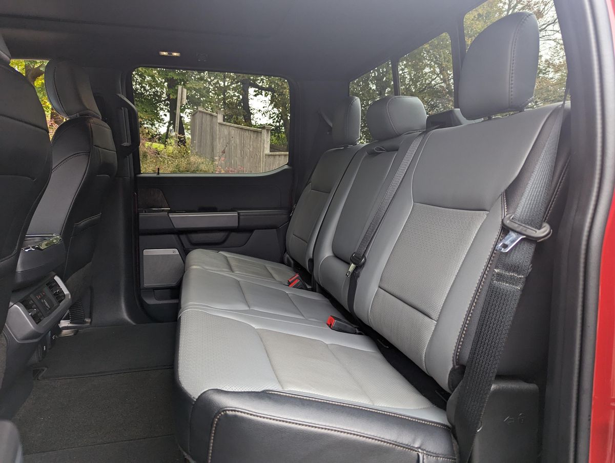 2022 Ford F-150 Lightning Lariat - Image 45