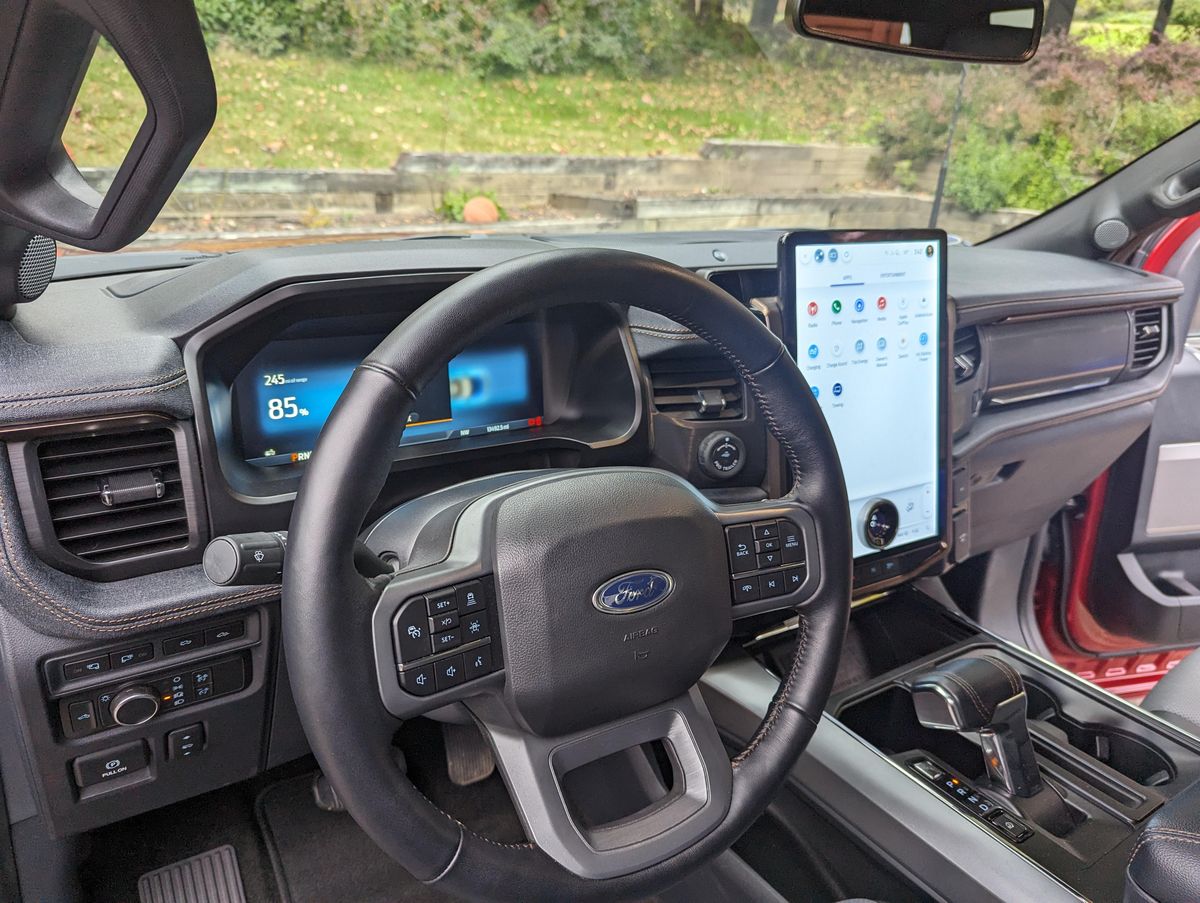 2022 Ford F-150 Lightning Lariat - Image 53