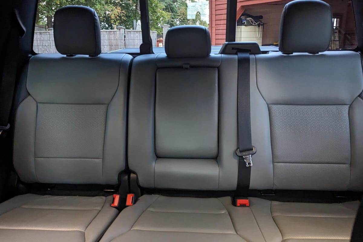 2022 Ford F-150 Lightning Lariat - Image 35