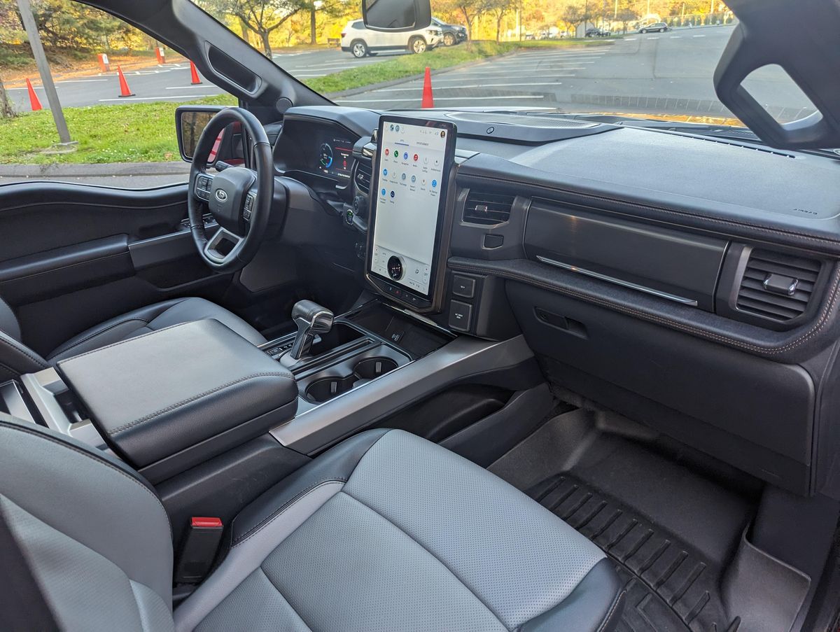 2022 Ford F-150 Lightning Lariat - Image 57