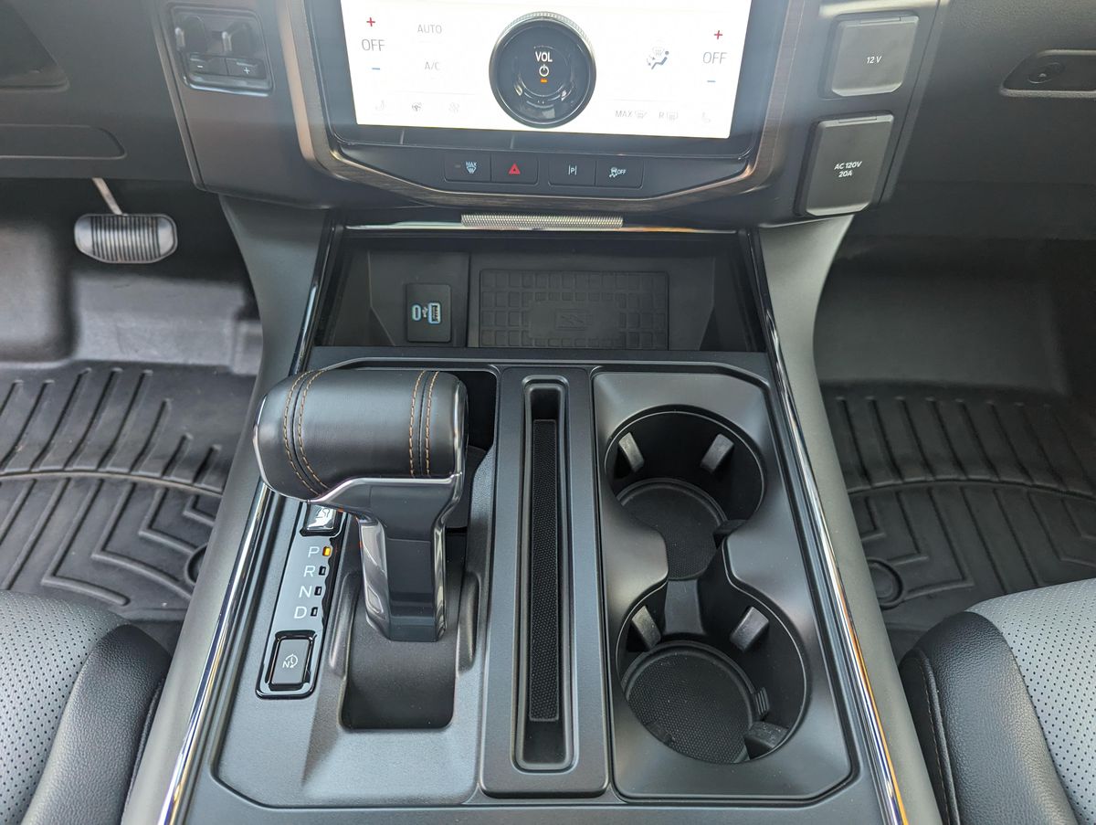 2022 Ford F-150 Lightning Lariat - Image 62