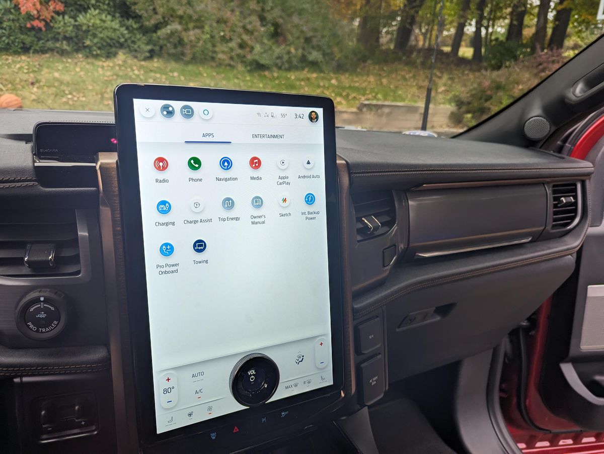 2022 Ford F-150 Lightning Lariat - Image 51