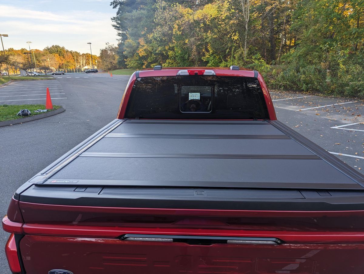 2022 Ford F-150 Lightning Lariat - Image 29