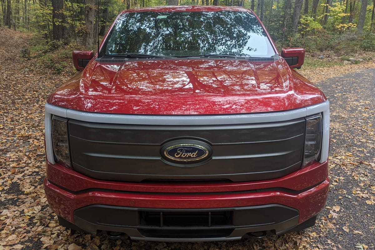 2022 Ford F-150 Lightning Lariat - Image 5