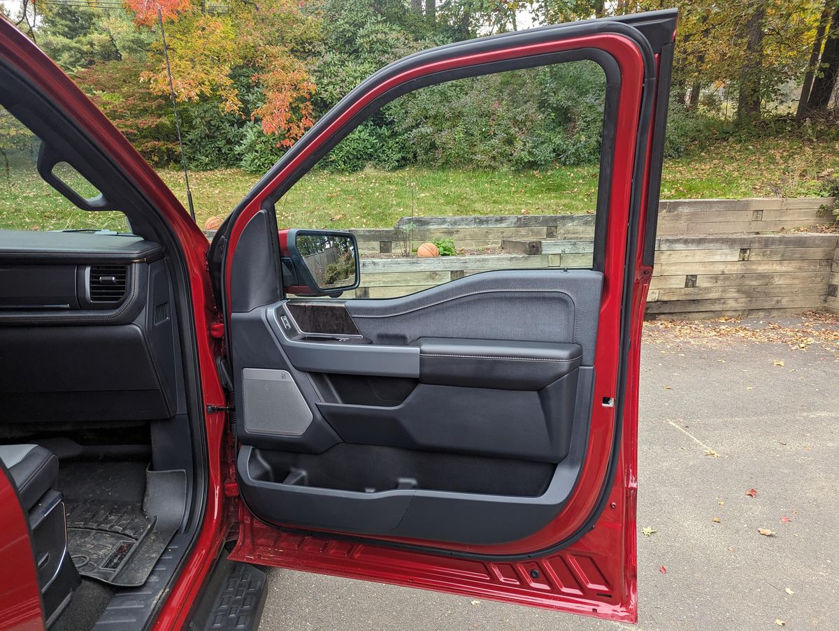 2022 Ford F-150 Lightning Lariat - Image 73