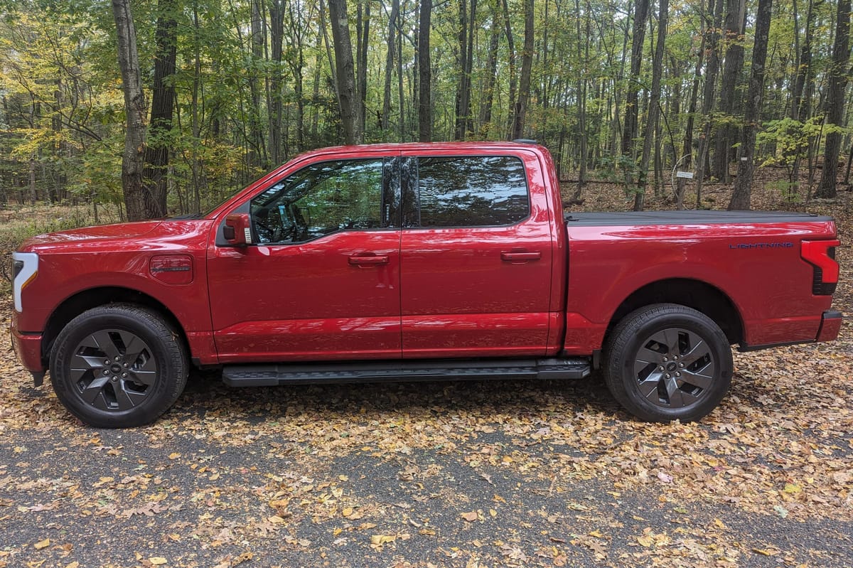 2022 Ford F-150 Lightning Lariat - Image 12
