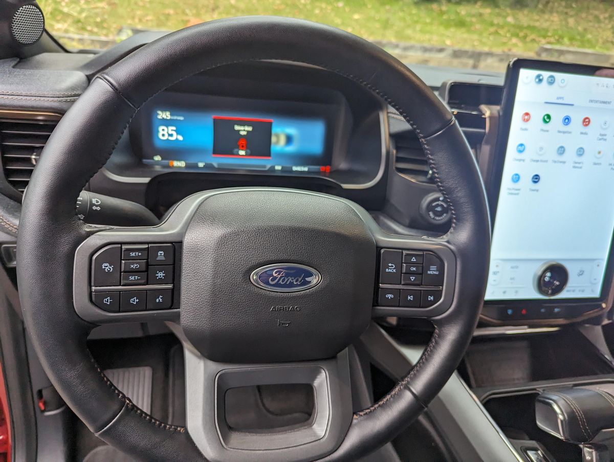 2022 Ford F-150 Lightning Lariat - Image 48