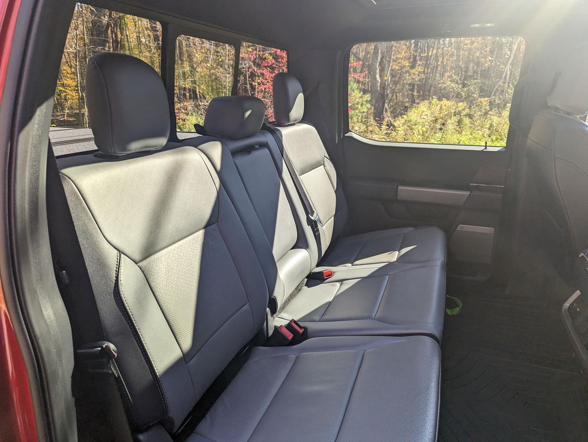 2022 Ford F-150 Lightning Lariat - Image 50