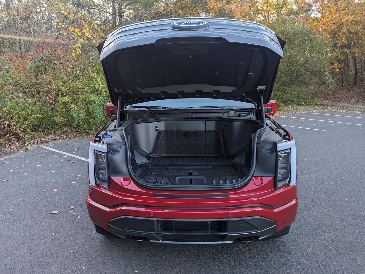 2022 Ford F-150 Lightning Lariat - Image 25