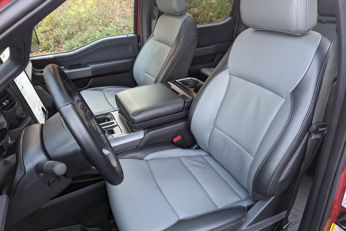 2022 Ford F-150 Lightning Lariat - Image 36