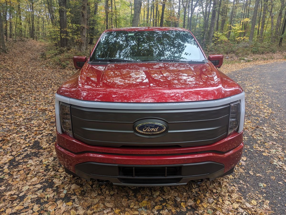 2022 Ford F-150 Lightning Lariat - Image 6