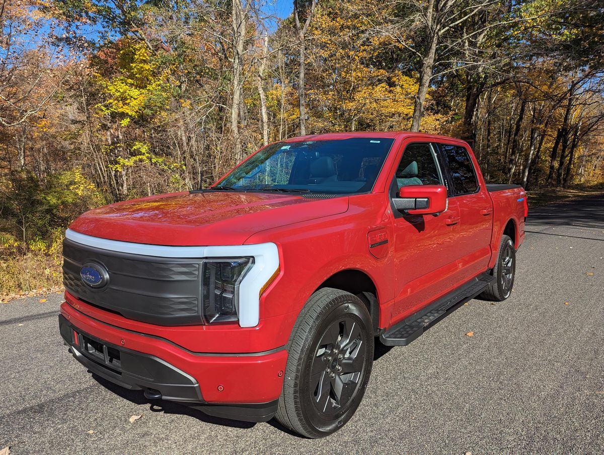 2022 Ford F-150 Lightning Lariat - Image 3