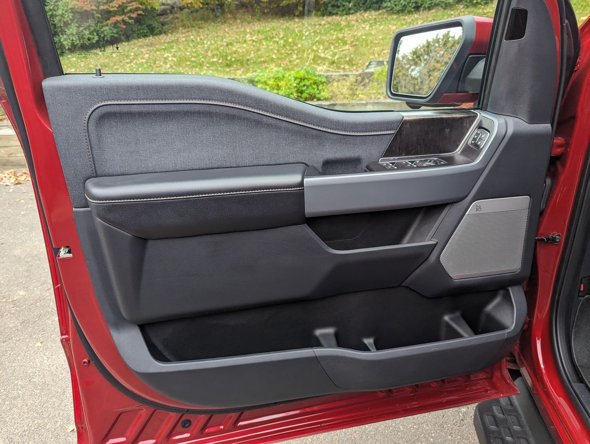 2022 Ford F-150 Lightning Lariat - Image 74