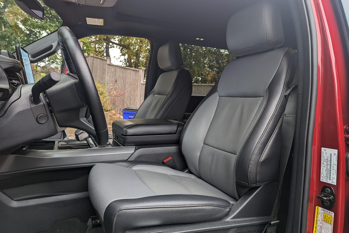 2022 Ford F-150 Lightning Lariat - Image 41