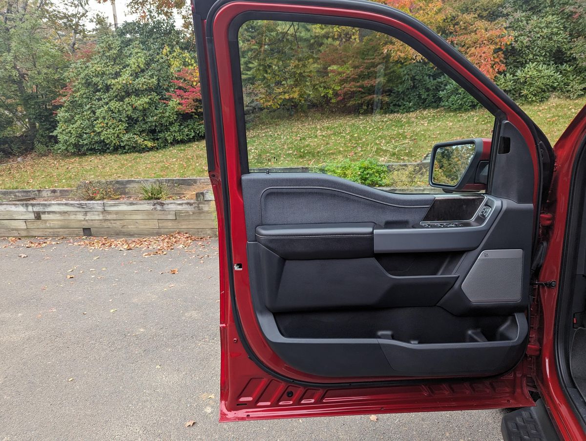 2022 Ford F-150 Lightning Lariat - Image 67