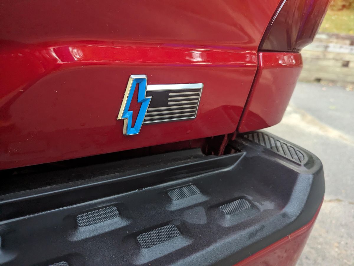 2022 Ford F-150 Lightning Lariat - Image 28