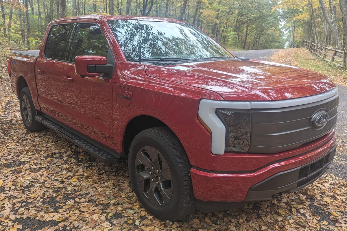 2022 Ford F-150 Lightning Lariat - Image 10