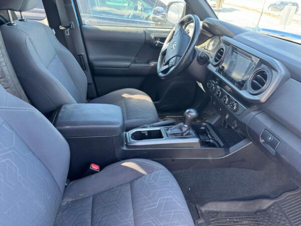 2017 Toyota Tacoma TRD Sport Access Cab 4x4 - Image 13