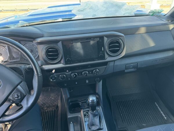 2017 Toyota Tacoma TRD Sport Access Cab 4x4 - Image 7