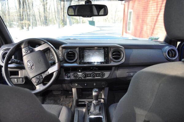 2017 Toyota Tacoma TRD Sport Access Cab 4x4 - Image 10