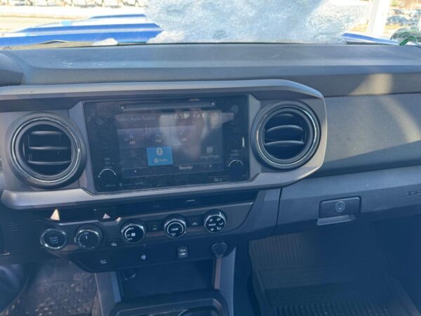 2017 Toyota Tacoma TRD Sport Access Cab 4x4 - Image 6
