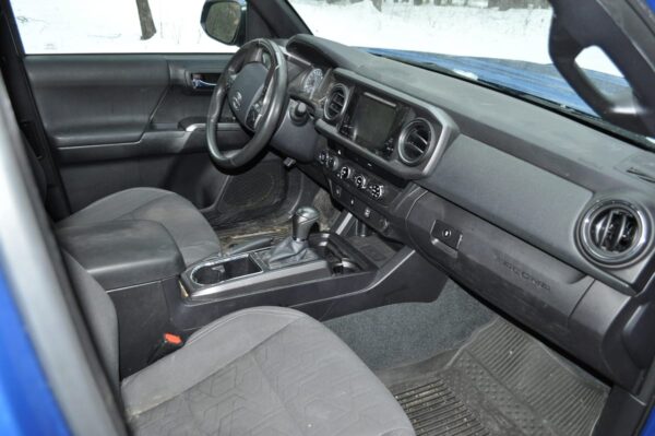 2017 Toyota Tacoma TRD Sport Access Cab 4x4 - Image 9
