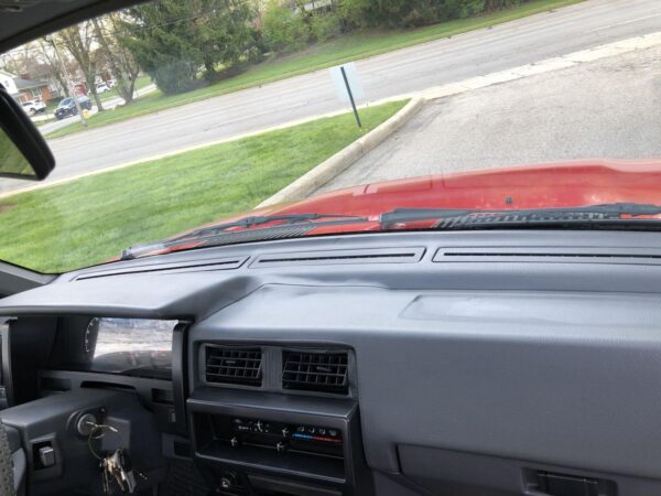 1993 Nissan Pickup 4x4 - Image 76