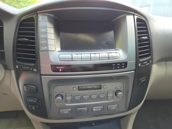 2006 Toyota Land Cruiser  Watch V8 Power, Full-Time 4WD, Locking Center Differential, Unmodified - Image 46