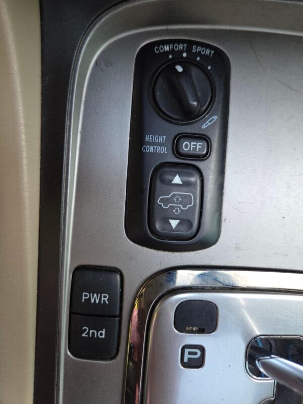 2006 Toyota Land Cruiser  Watch V8 Power, Full-Time 4WD, Locking Center Differential, Unmodified - Image 45