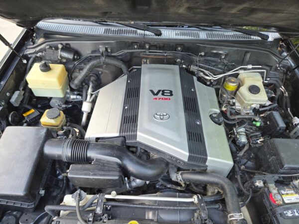 2006 Toyota Land Cruiser  Watch V8 Power, Full-Time 4WD, Locking Center Differential, Unmodified - Image 67