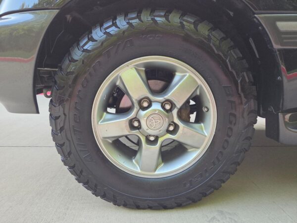 2006 Toyota Land Cruiser  Watch V8 Power, Full-Time 4WD, Locking Center Differential, Unmodified - Image 17