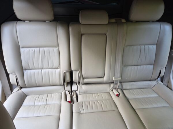 2006 Toyota Land Cruiser  Watch V8 Power, Full-Time 4WD, Locking Center Differential, Unmodified - Image 36