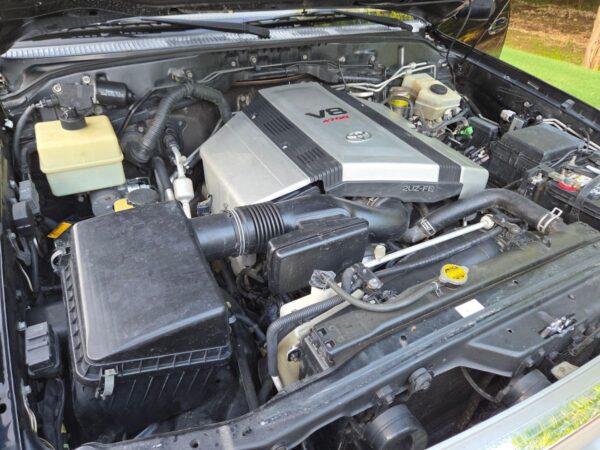2006 Toyota Land Cruiser  Watch V8 Power, Full-Time 4WD, Locking Center Differential, Unmodified - Image 68