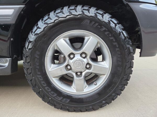 2006 Toyota Land Cruiser  Watch V8 Power, Full-Time 4WD, Locking Center Differential, Unmodified - Image 22