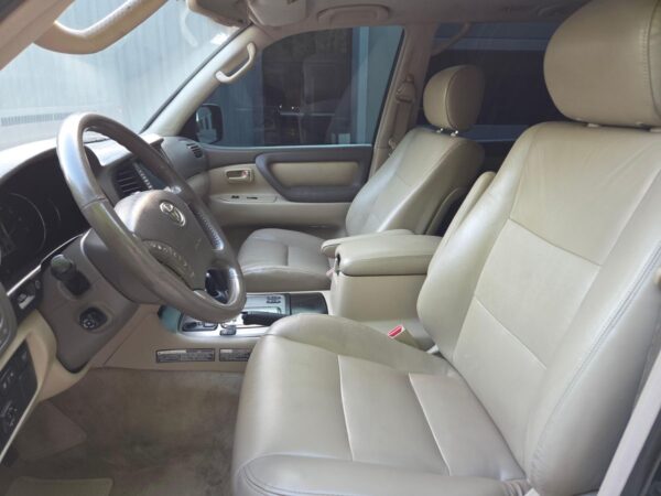 2006 Toyota Land Cruiser  Watch V8 Power, Full-Time 4WD, Locking Center Differential, Unmodified - Image 25