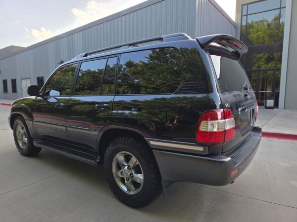 2006 Toyota Land Cruiser  Watch V8 Power, Full-Time 4WD, Locking Center Differential, Unmodified - Image 5
