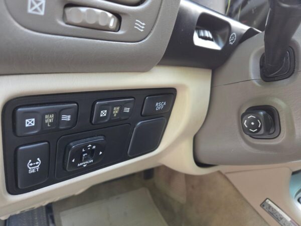 2006 Toyota Land Cruiser  Watch V8 Power, Full-Time 4WD, Locking Center Differential, Unmodified - Image 33