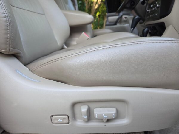 2006 Toyota Land Cruiser  Watch V8 Power, Full-Time 4WD, Locking Center Differential, Unmodified - Image 29
