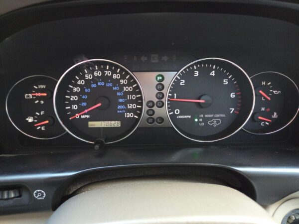 2006 Toyota Land Cruiser  Watch V8 Power, Full-Time 4WD, Locking Center Differential, Unmodified - Image 38