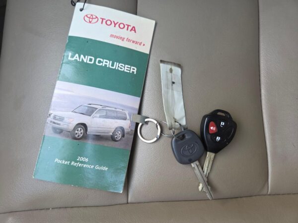 2006 Toyota Land Cruiser  Watch V8 Power, Full-Time 4WD, Locking Center Differential, Unmodified - Image 58